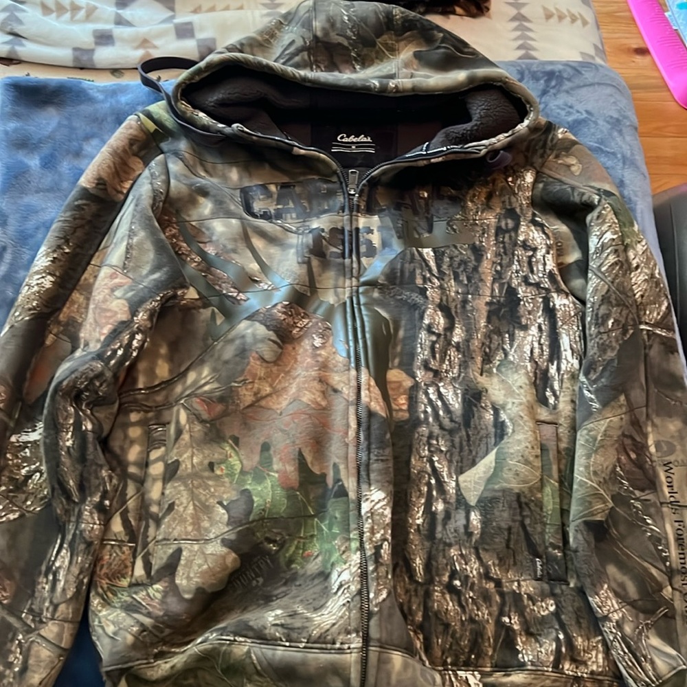 Cabela’s heavyweight hooded zip up jacket